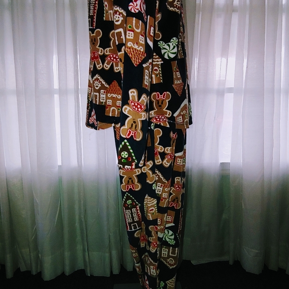 Disney Mickey and Minnie gingerbread pajamas.  SIZE M. 8-10 - Picture 6 of 8